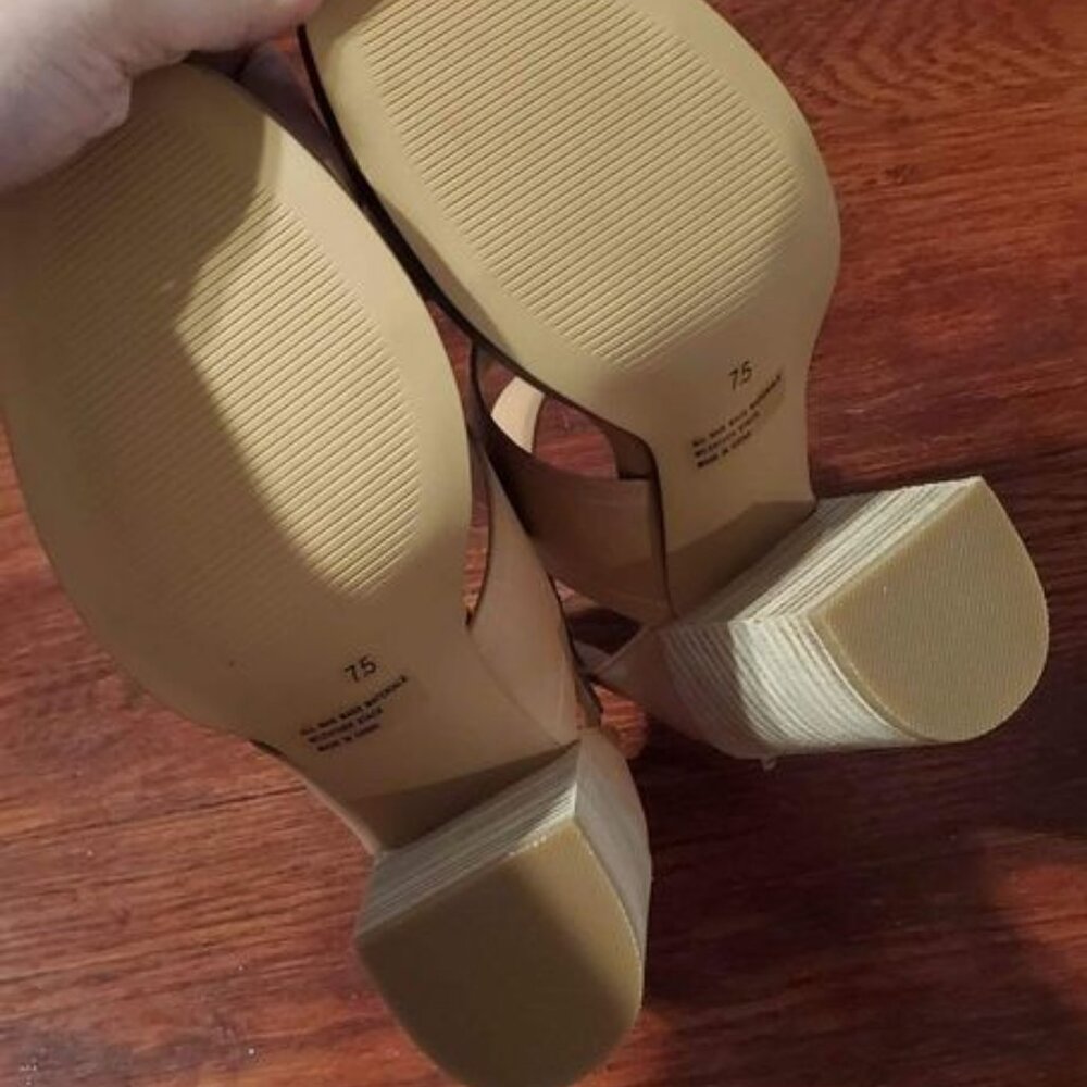 Berton Block Heel Sandal - Picture 4 of 5